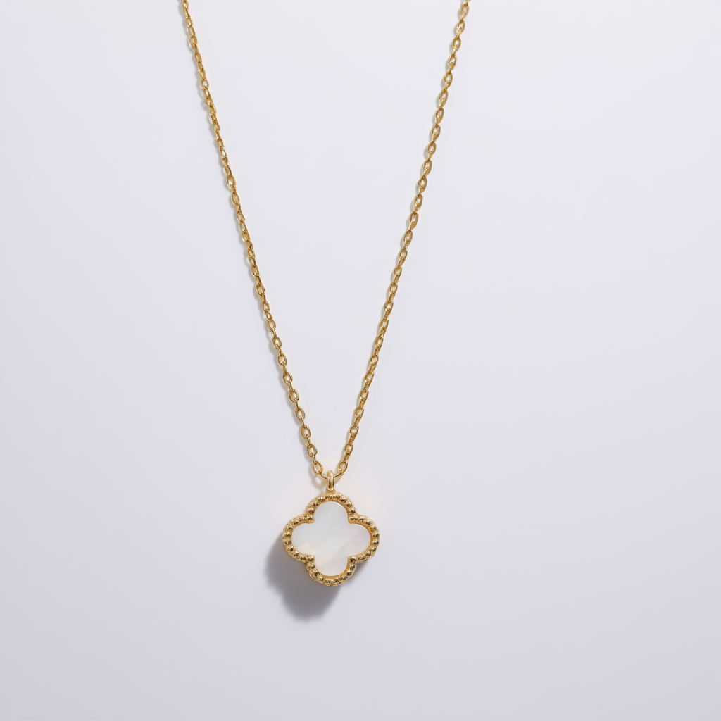 Collar de trébol de madreperla