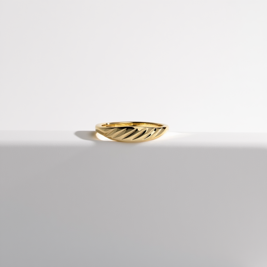 Thin Croissant Ring