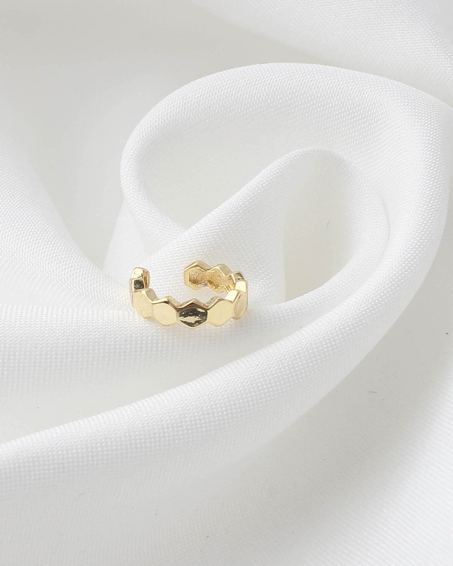 Adinda Earcuff - AYUNA