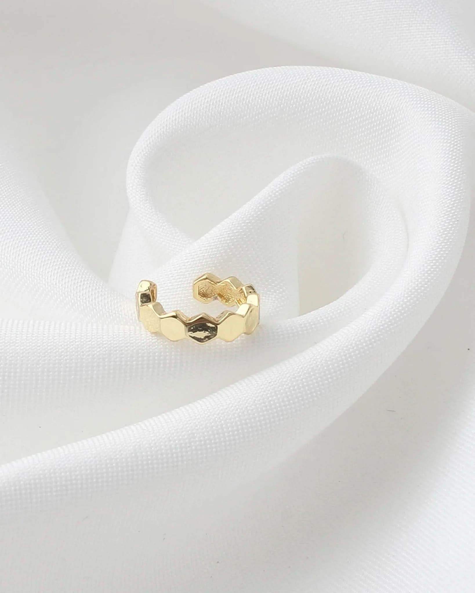 Adinda Earcuff - AYUNA