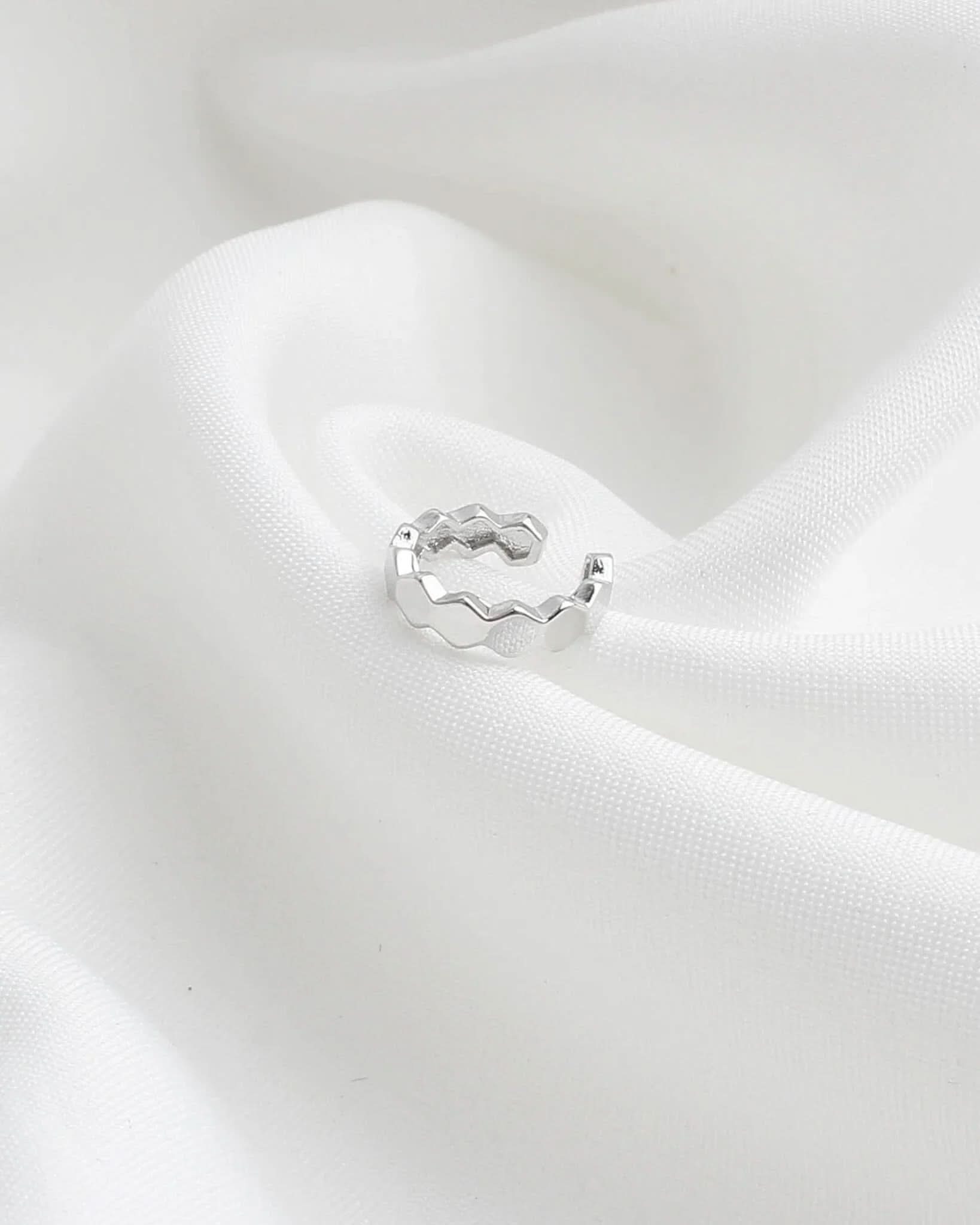 Adinda Earcuff - AYUNA