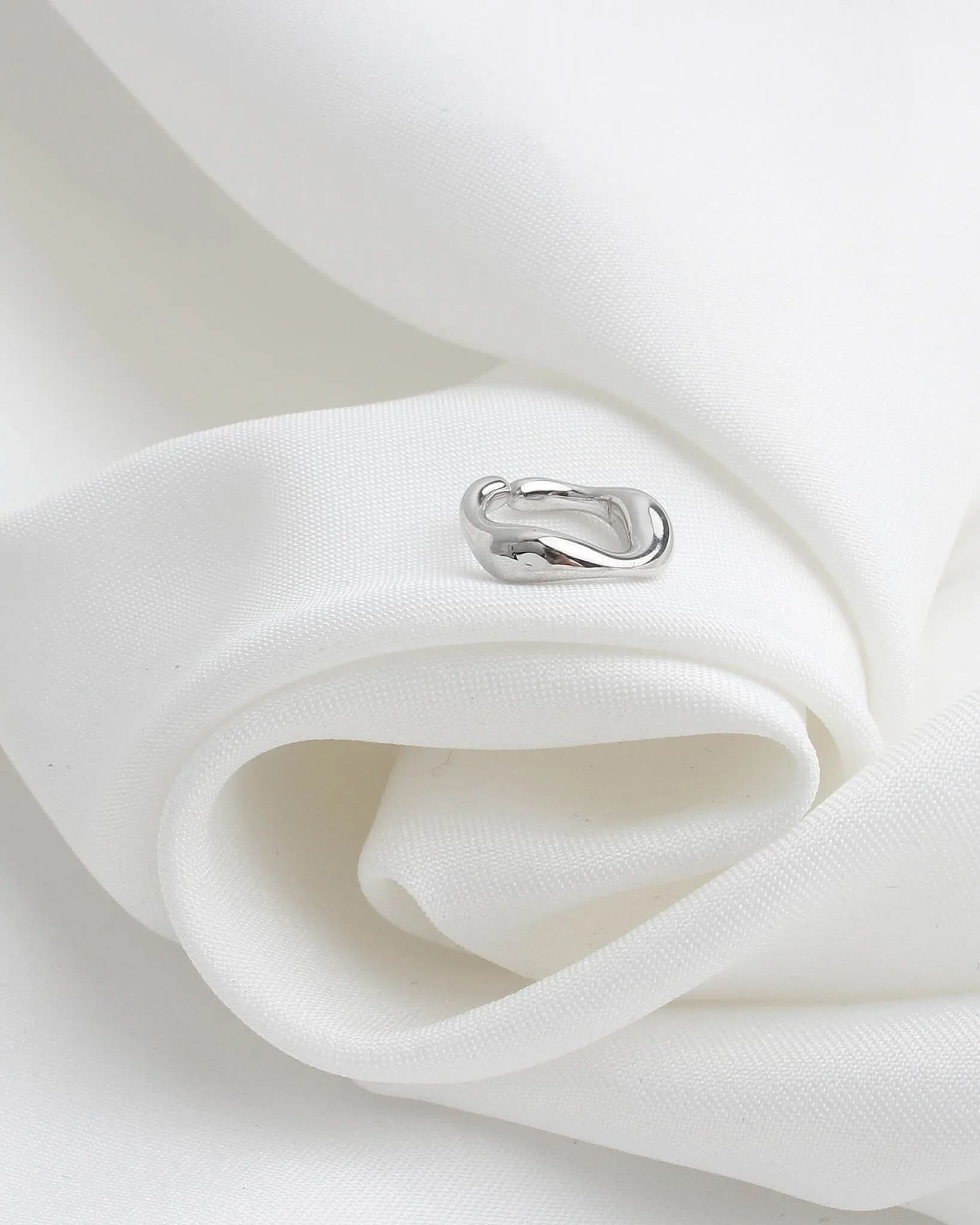 Adriana Earcuff - AYUNA