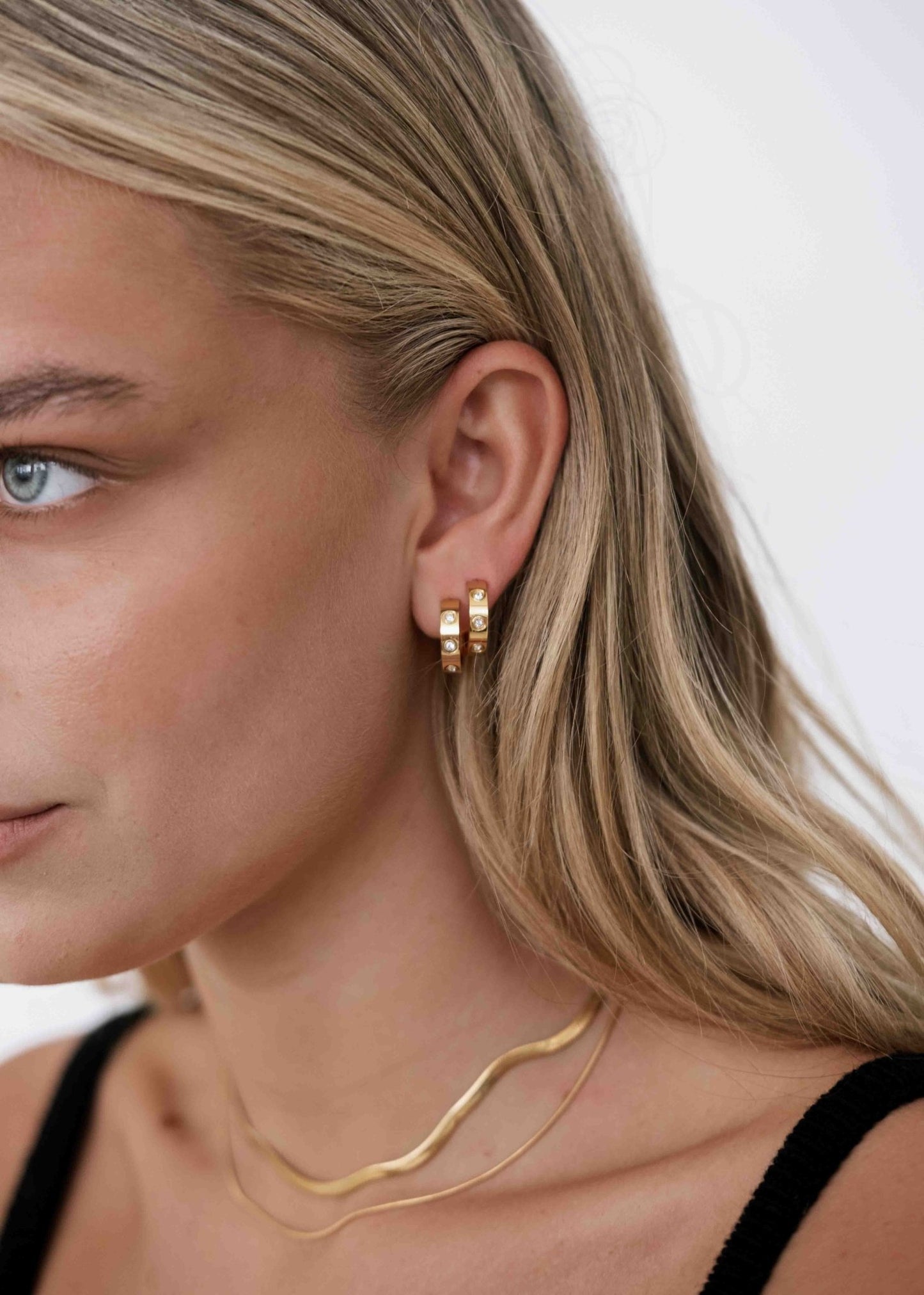 Blanca Hoops - Gold - AYUNA