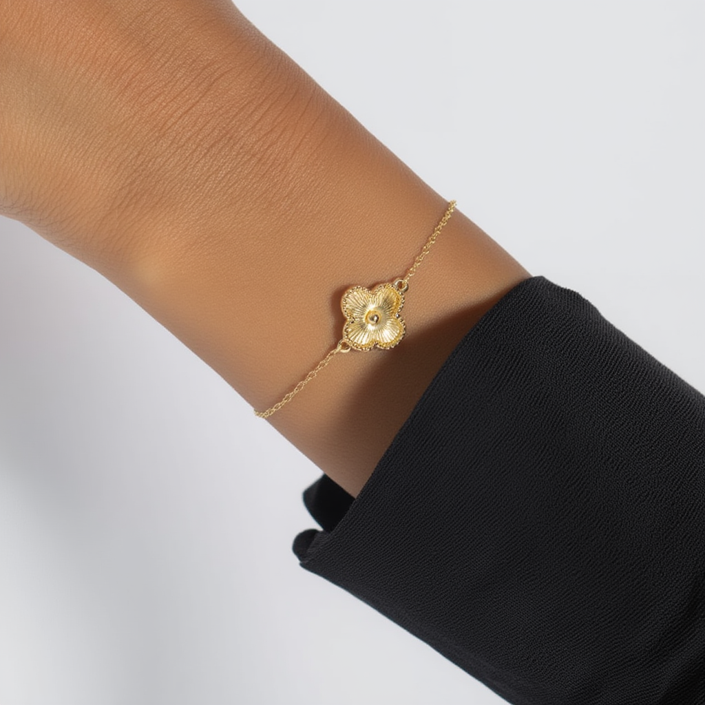 Dahlia Single Four Leaf Clover Bracelet