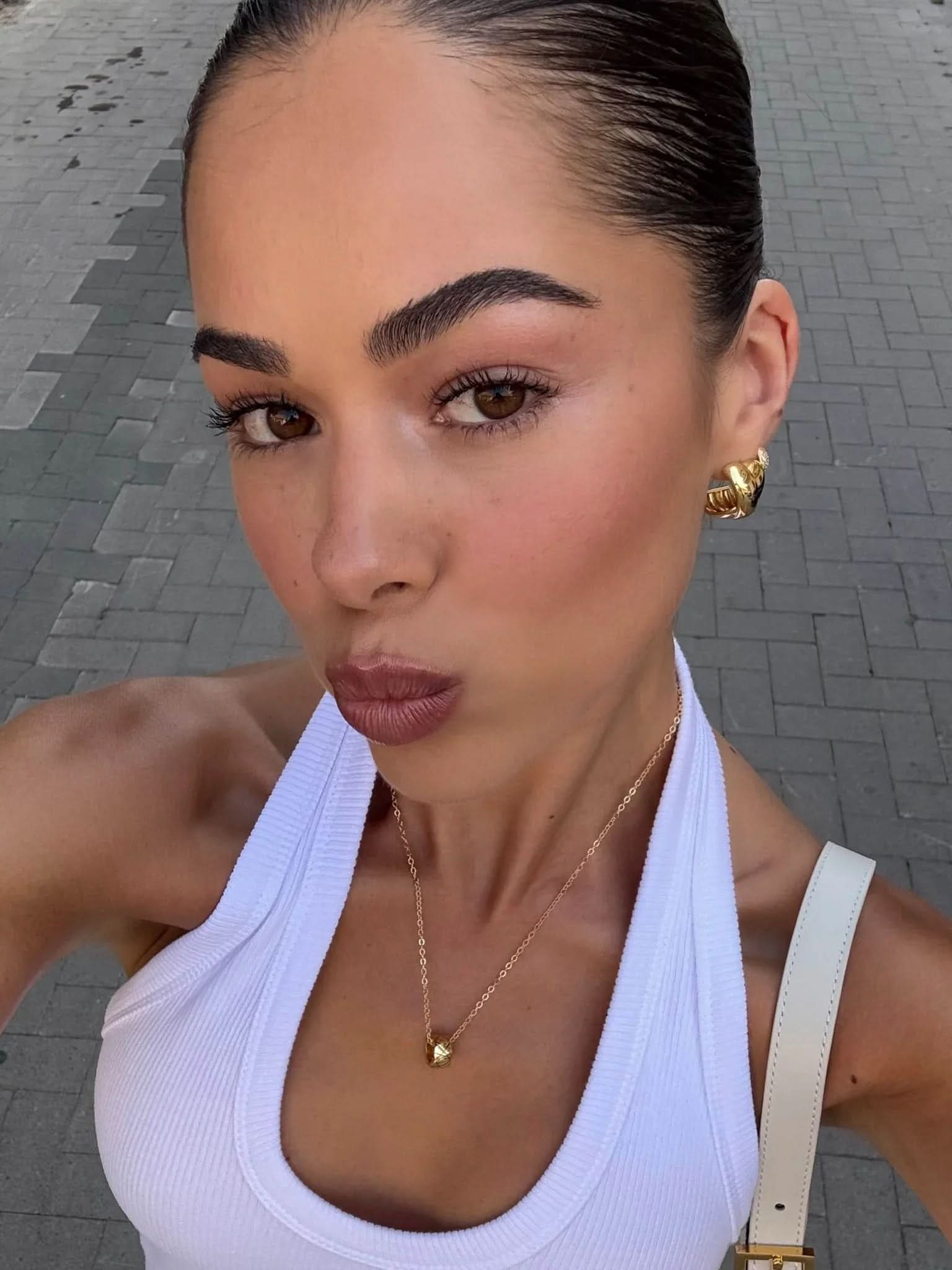 Chelsea Hoops - Gold - AYUNA