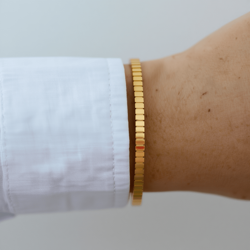 Elise Bangle - AYUNA