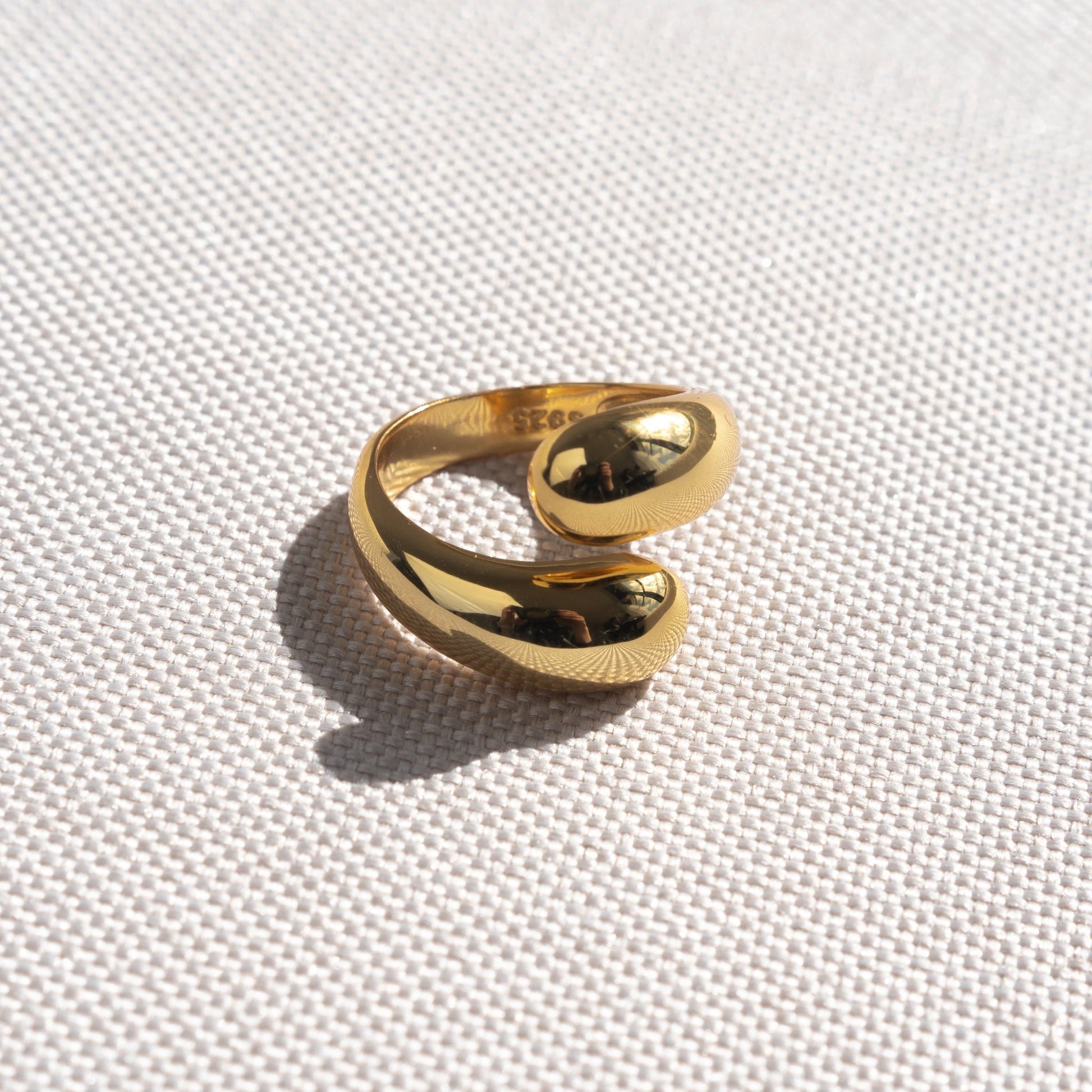 Embrace Ring - AYUNA