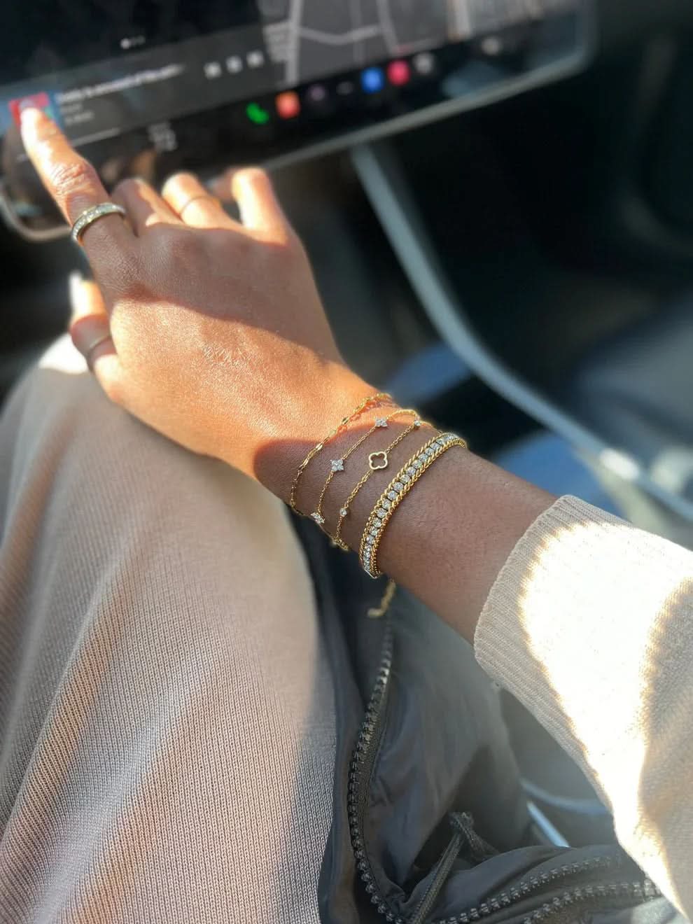 Hollow Out Clover Bracelet - AYUNA