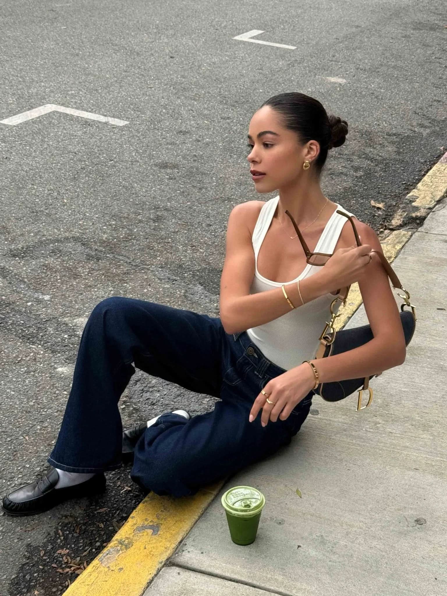 Jacquie Earrings Mini - Gold - AYUNA