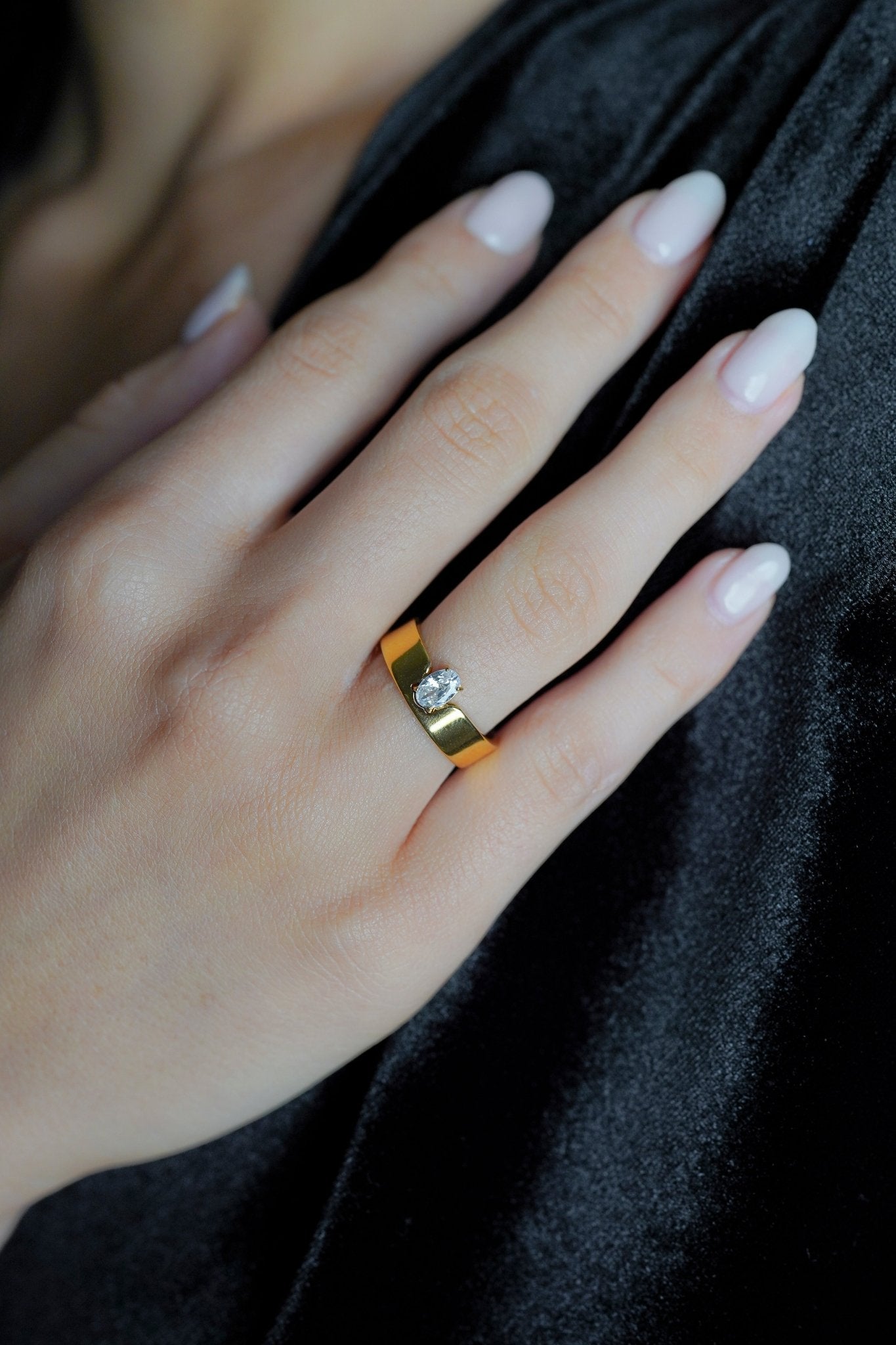Kira Ring - AYUNA