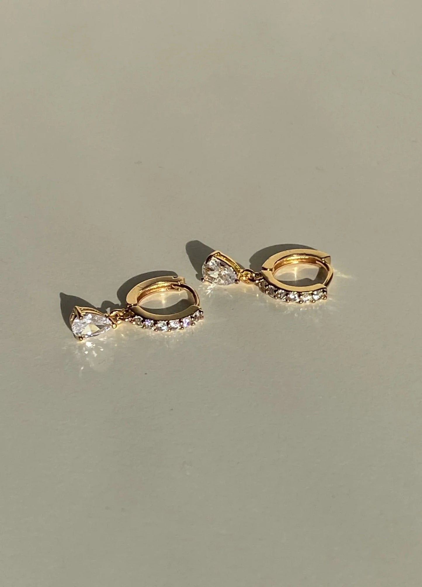 Lou Earrings - Gold - AYUNA