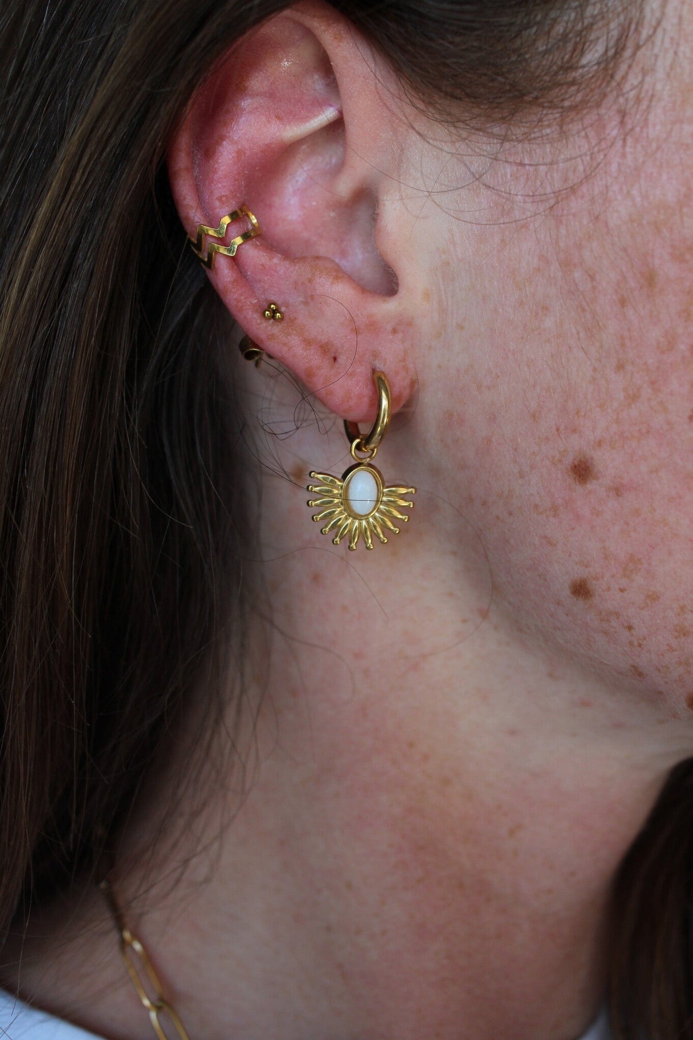 Max Earcuff - AYUNA