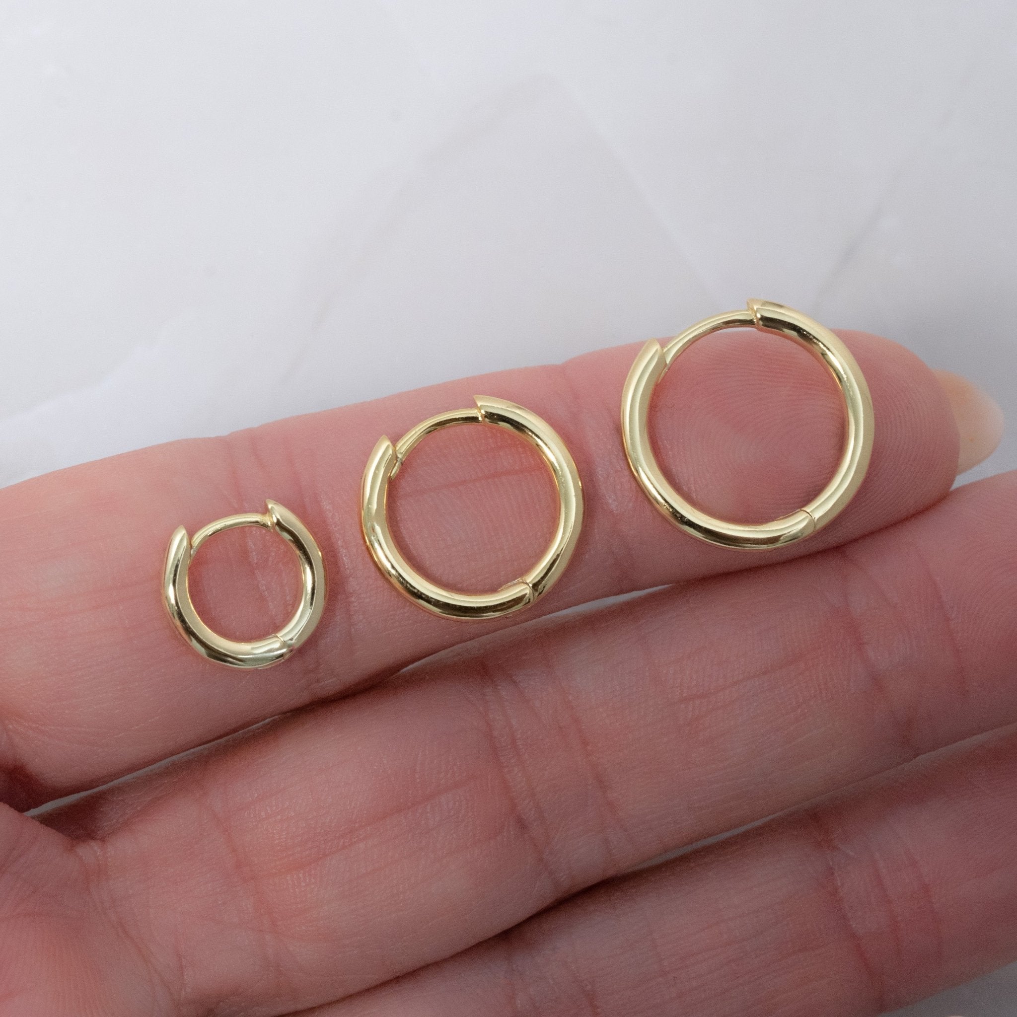 Minimalist Small Hoop Earrings - AYUNA
