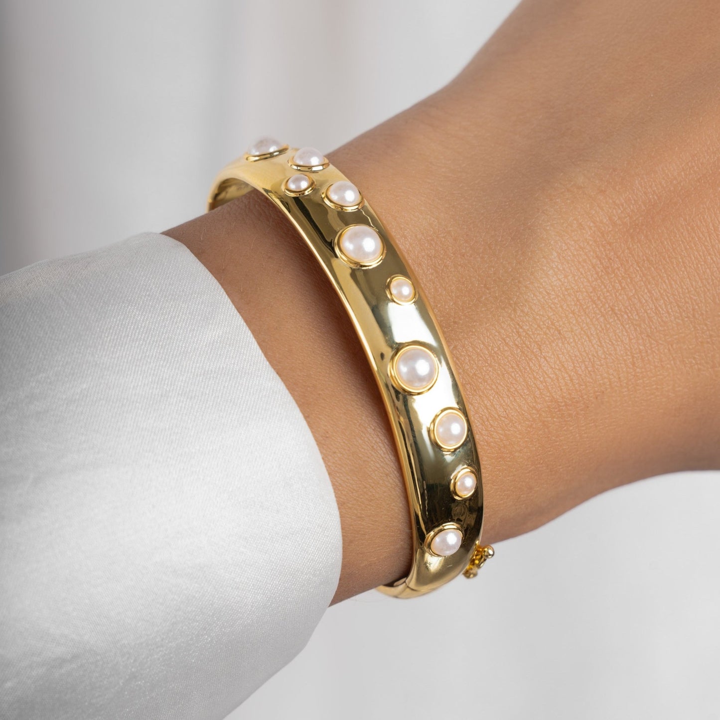 Pearl Bangle - AYUNA