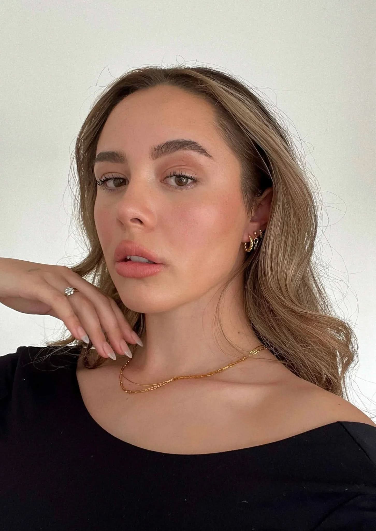 Sofia Hoops - Gold - AYUNA