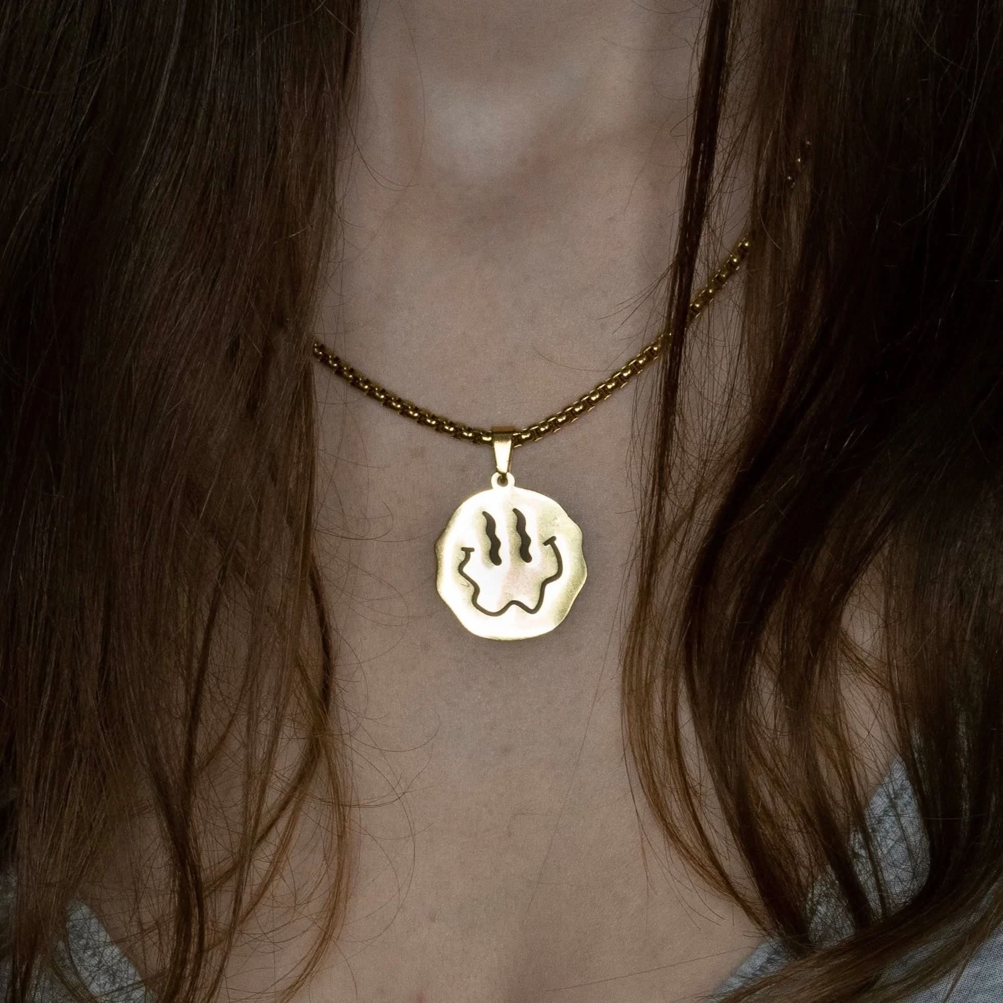 Trippy Smiley Necklace - AYUNA