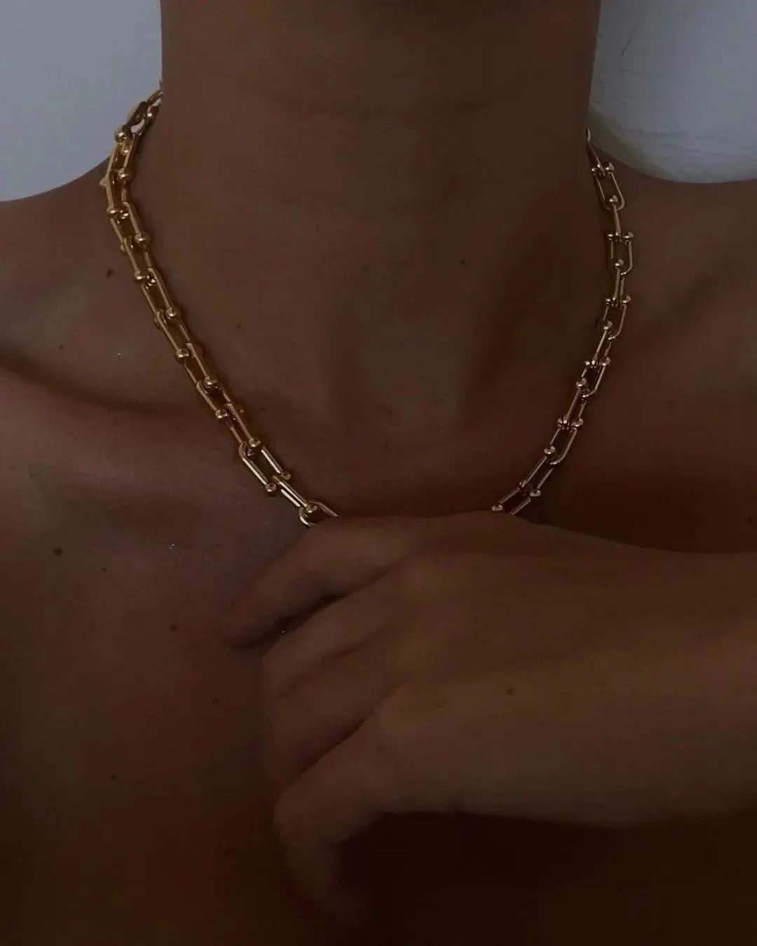 U - Shape Horse Shoe Chain - AYUNA