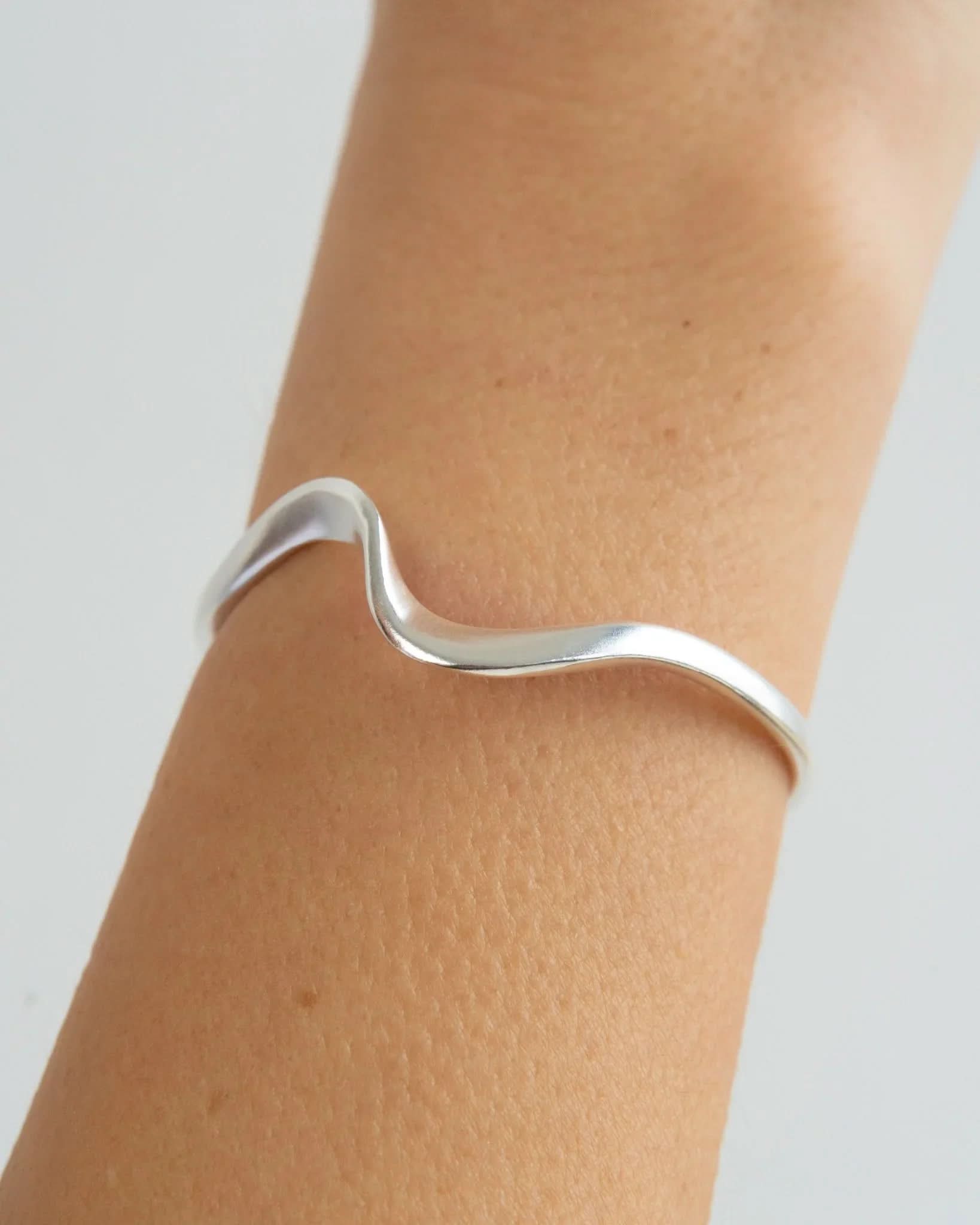 Wave Bangle - AYUNA