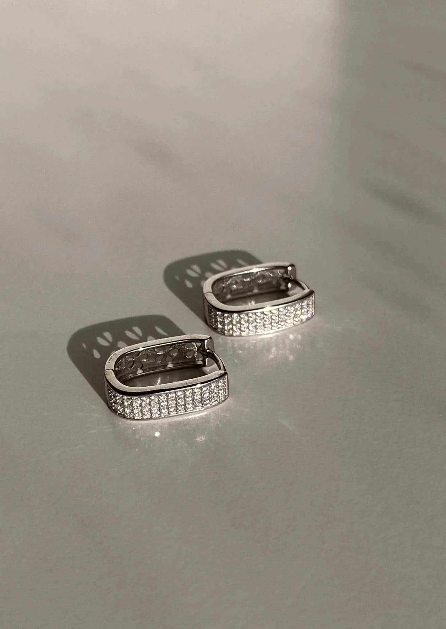 Willow Huggies - Silver - AYUNA