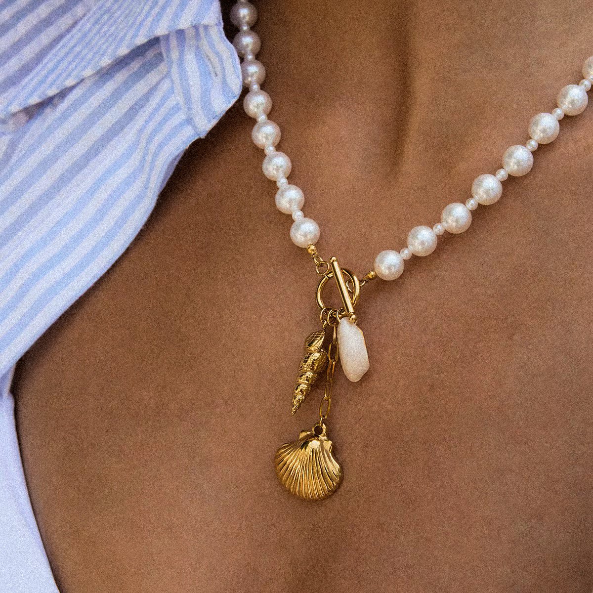 Y - Shape Shell Clasp Necklace - AYUNA