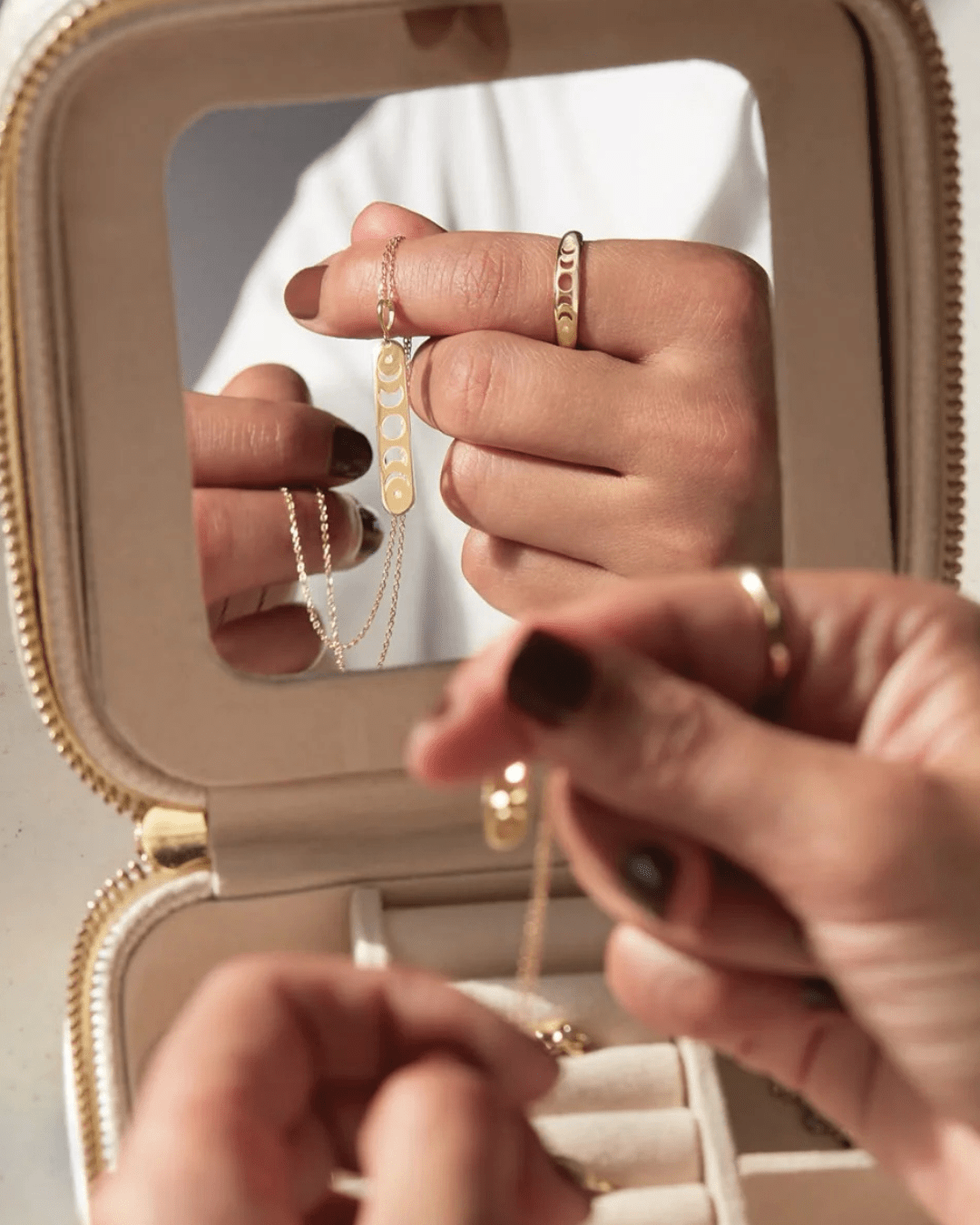 How to Travel with Jewelry - AYUNA