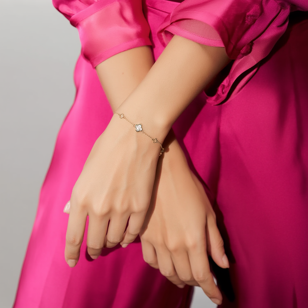 Pulsera de trébol delicado