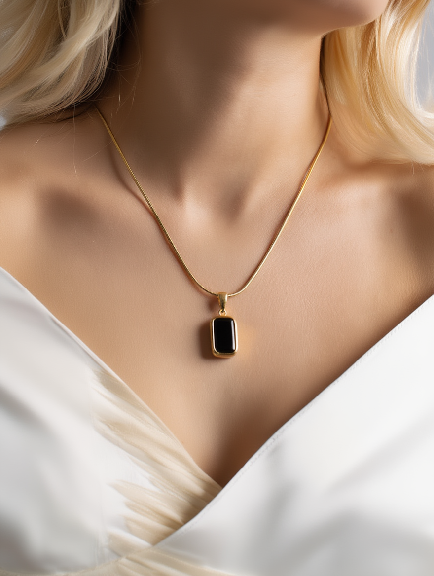 Noir Pendant Necklace