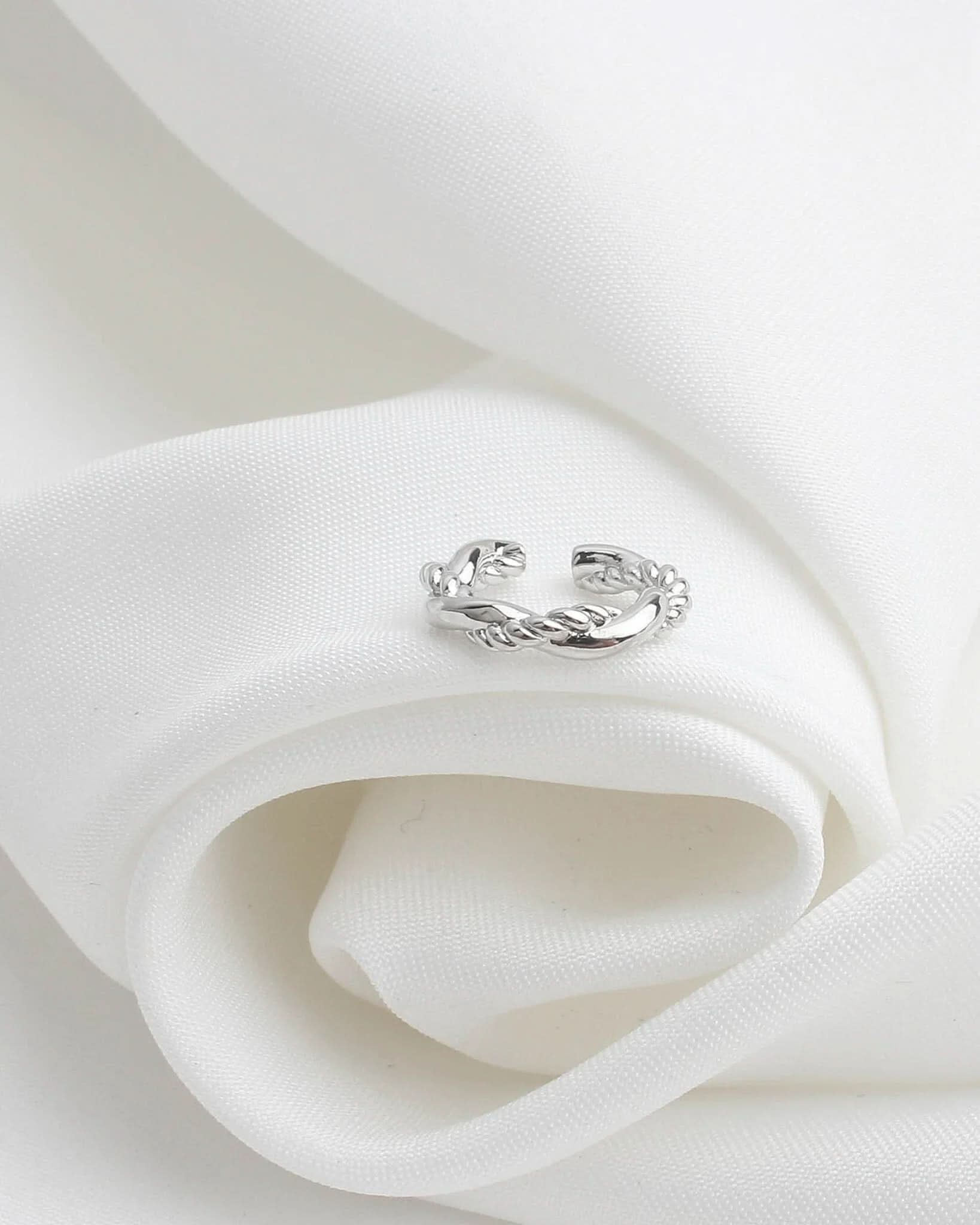 Alina Earcuff - AYUNA