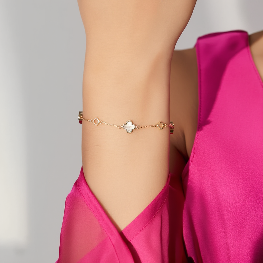 Pulsera de trébol delicado