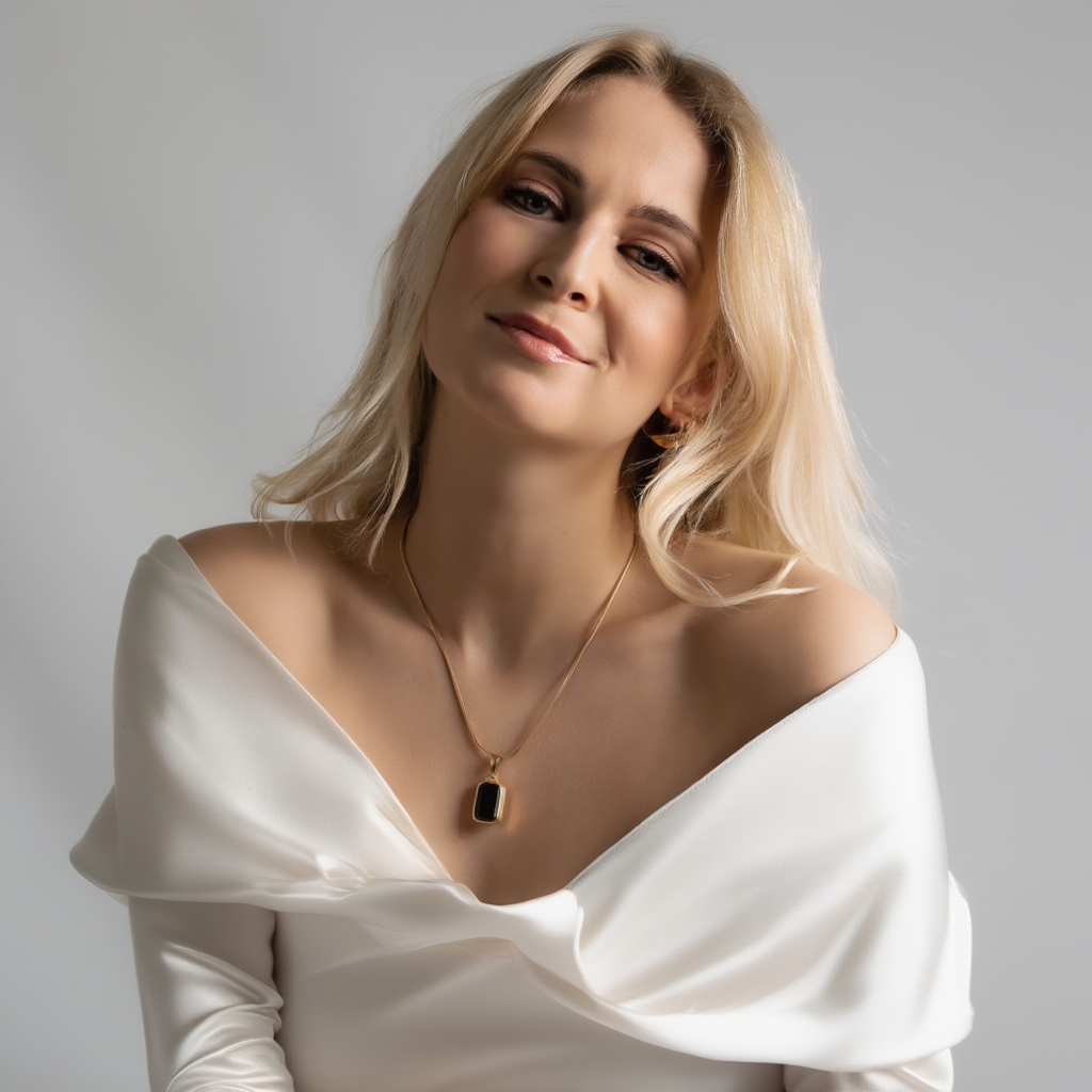 Noir Pendant Necklace