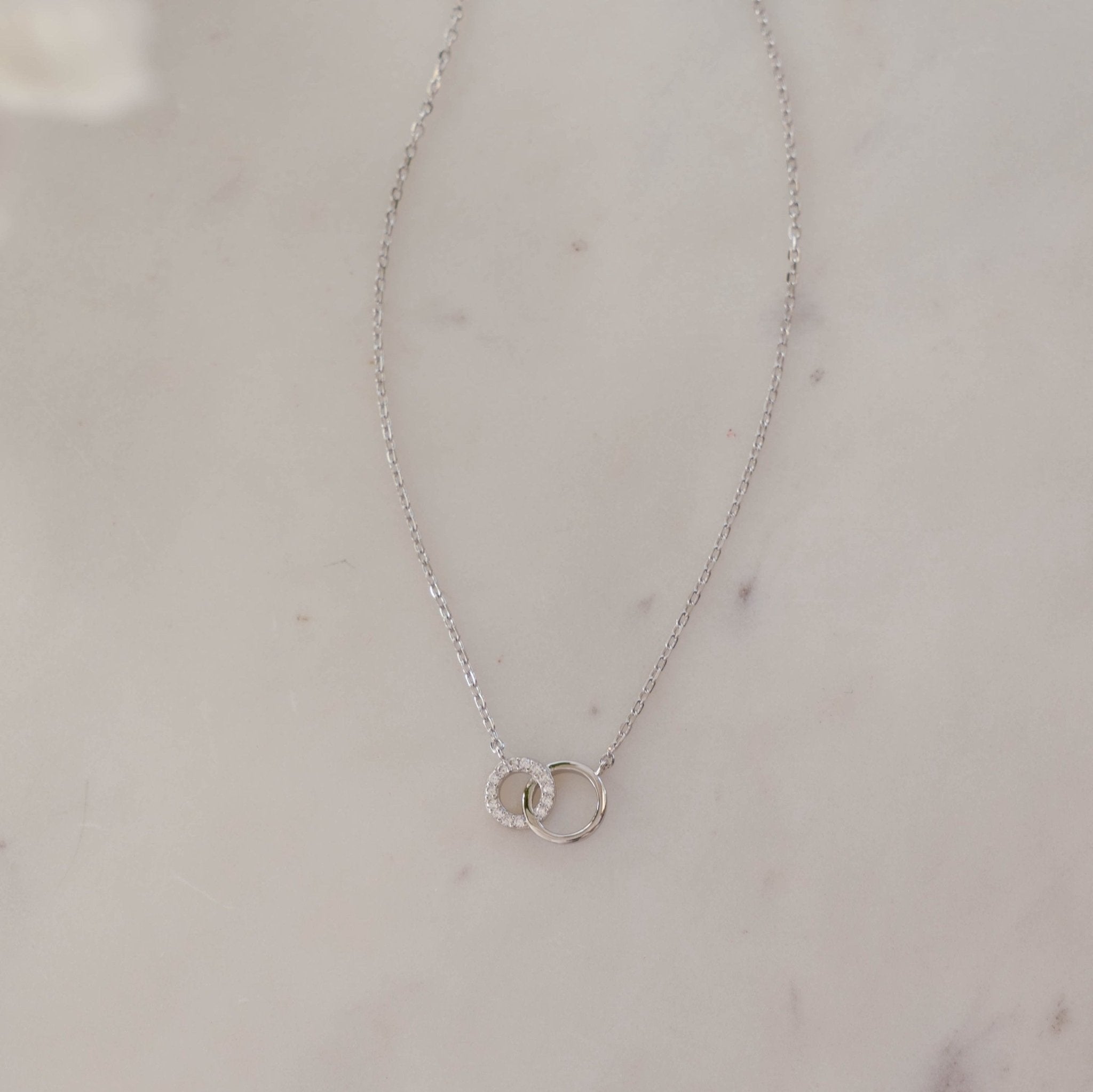 Circle Link Necklace - AYUNA