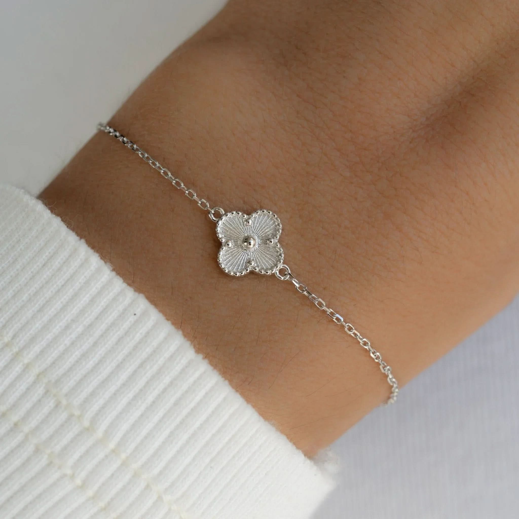 Dahlia Single Four Leaf Clover Bracelet - AYUNA