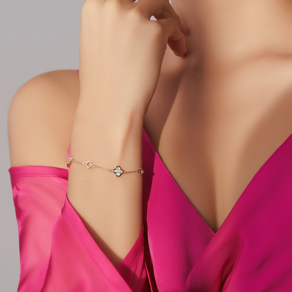 Pulsera de trébol delicado