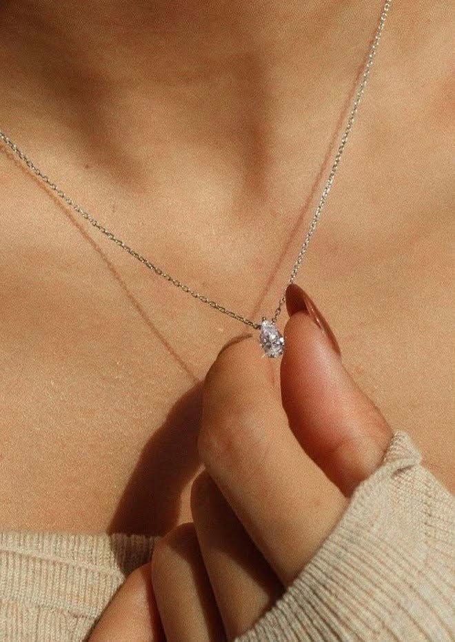 Iriss Necklace Pear - Silver - AYUNA
