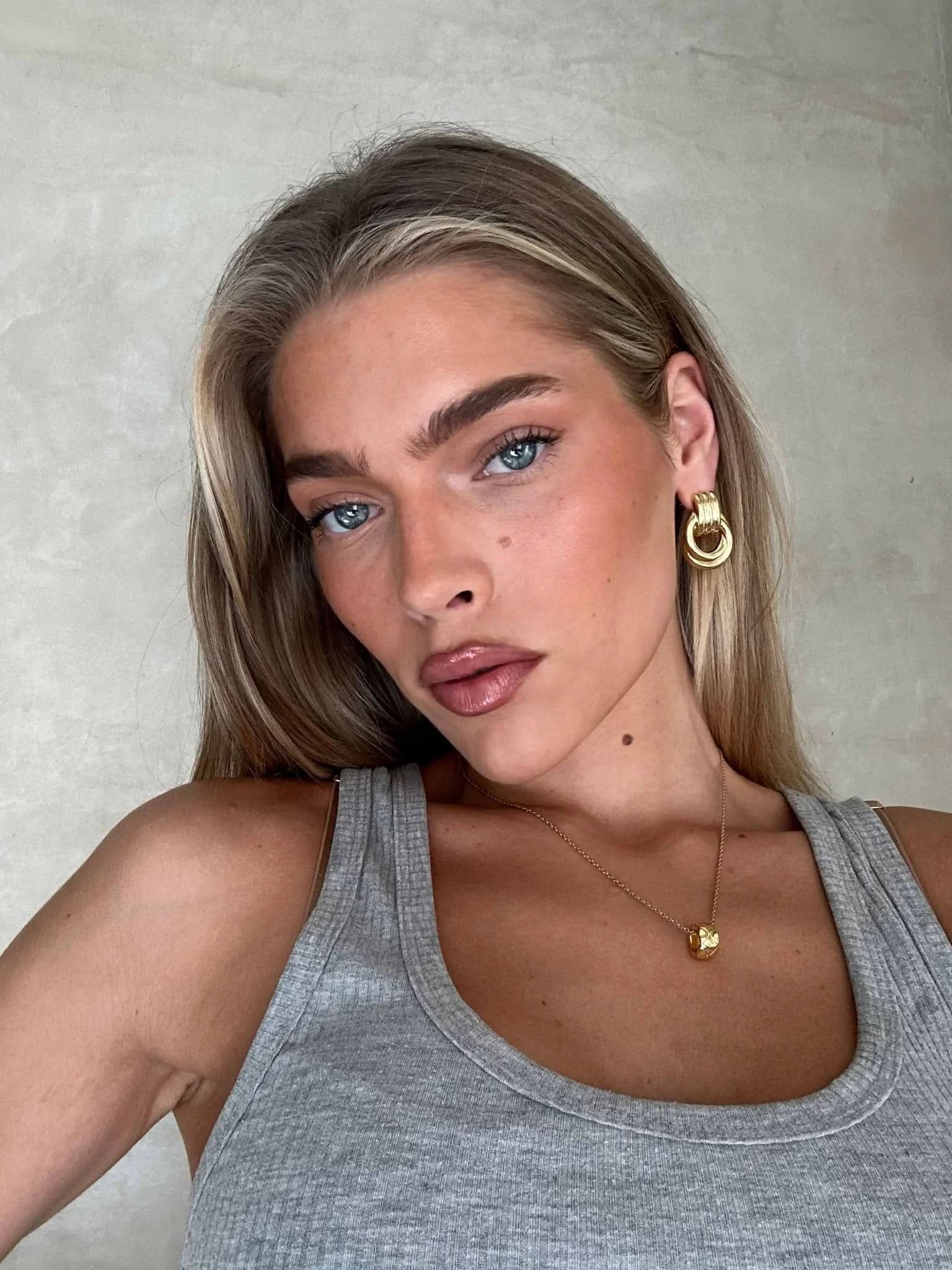 Jacquie Earrings - Gold - AYUNA