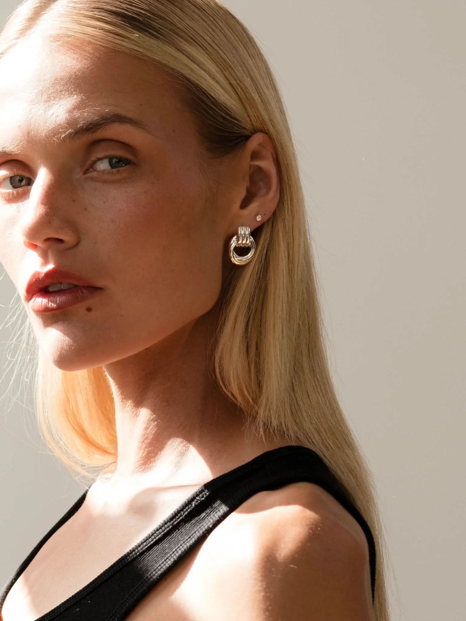 Jacquie Earrings Mini - Silver - AYUNA