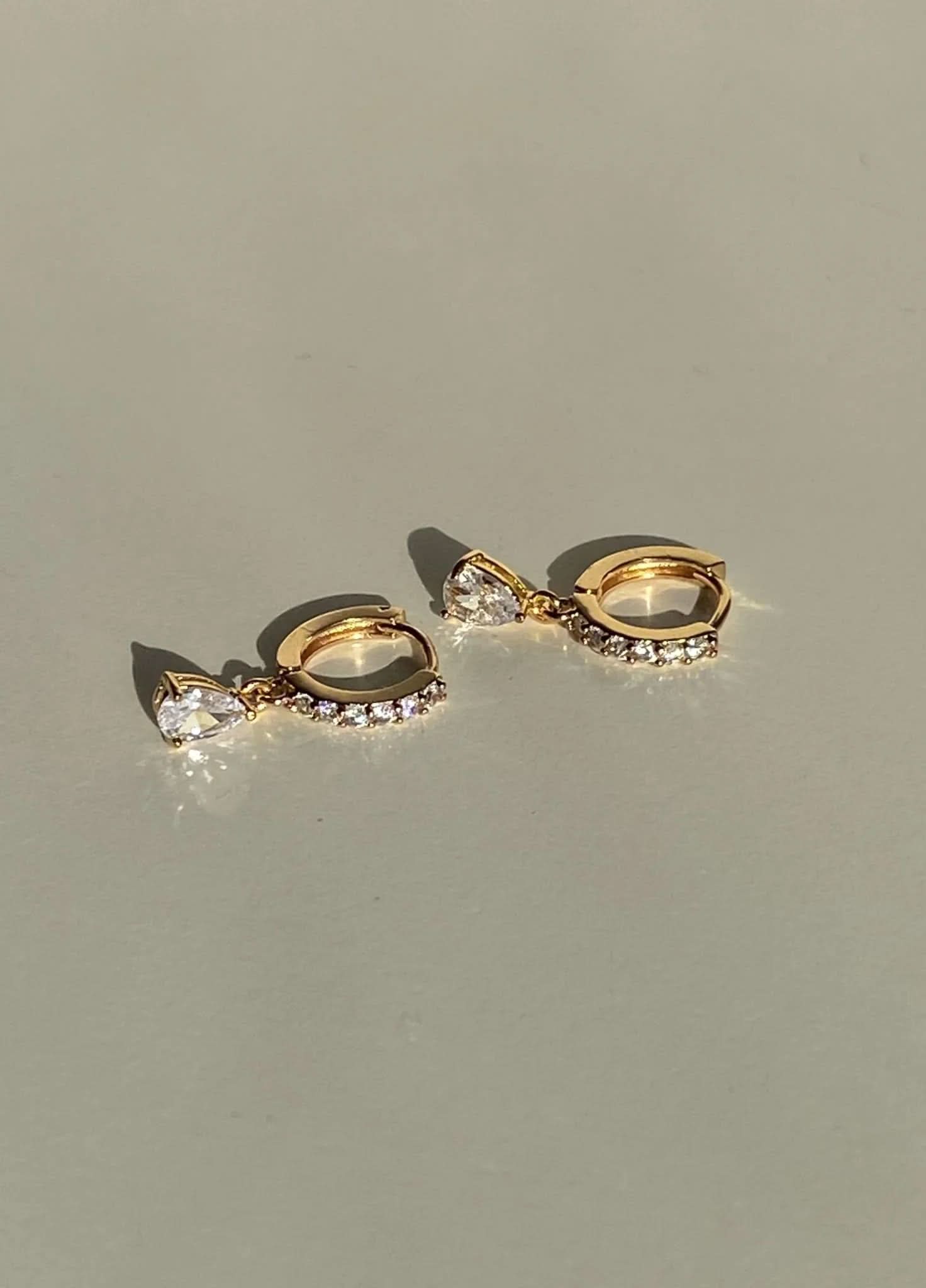 Lou Earrings - Gold - AYUNA