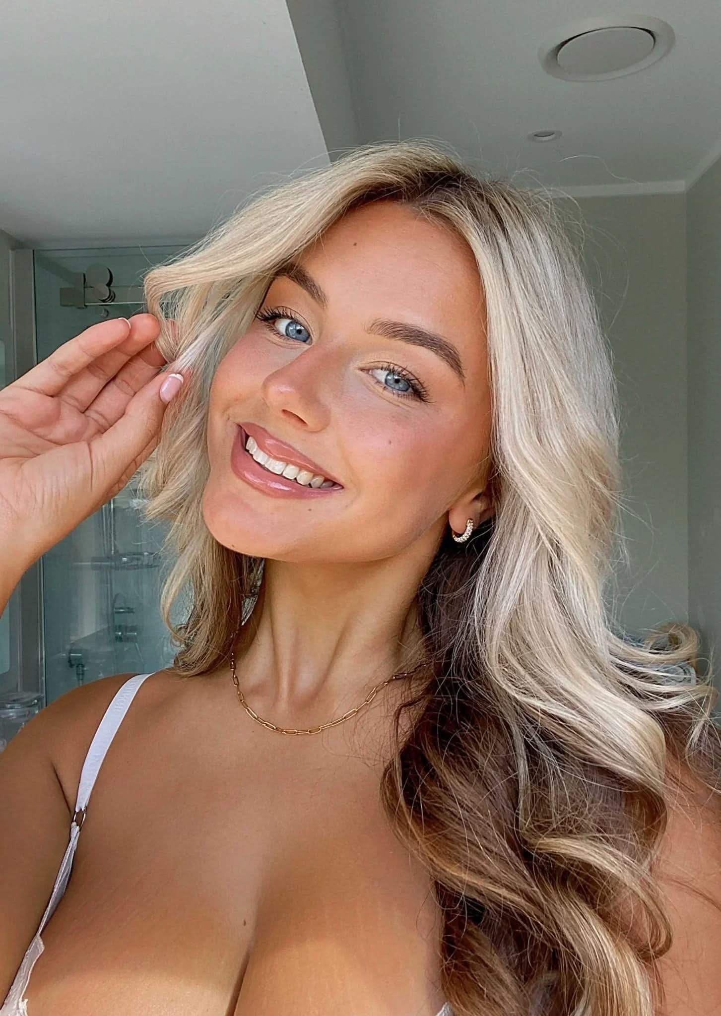 Lya Hoops - Gold - AYUNA