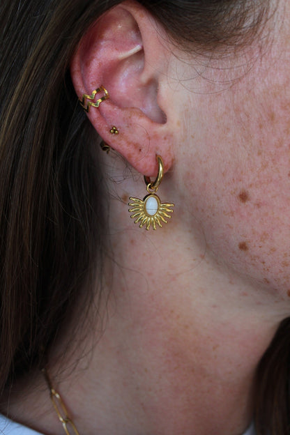 Max Earcuff - AYUNA