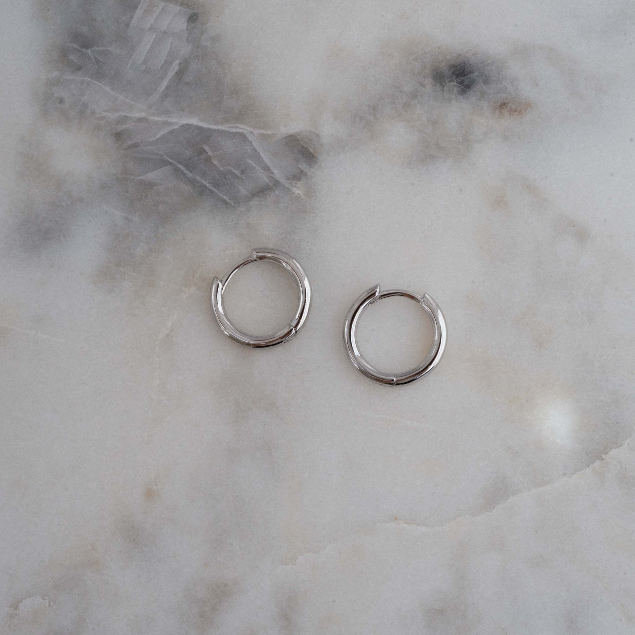 Minimalist Small Hoop Earrings - AYUNA