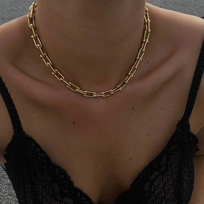 U - Shape Horse Shoe Chain - AYUNA