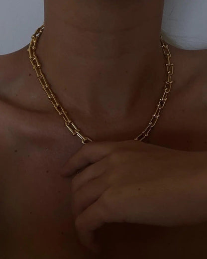 U - Shape Horse Shoe Chain - AYUNA