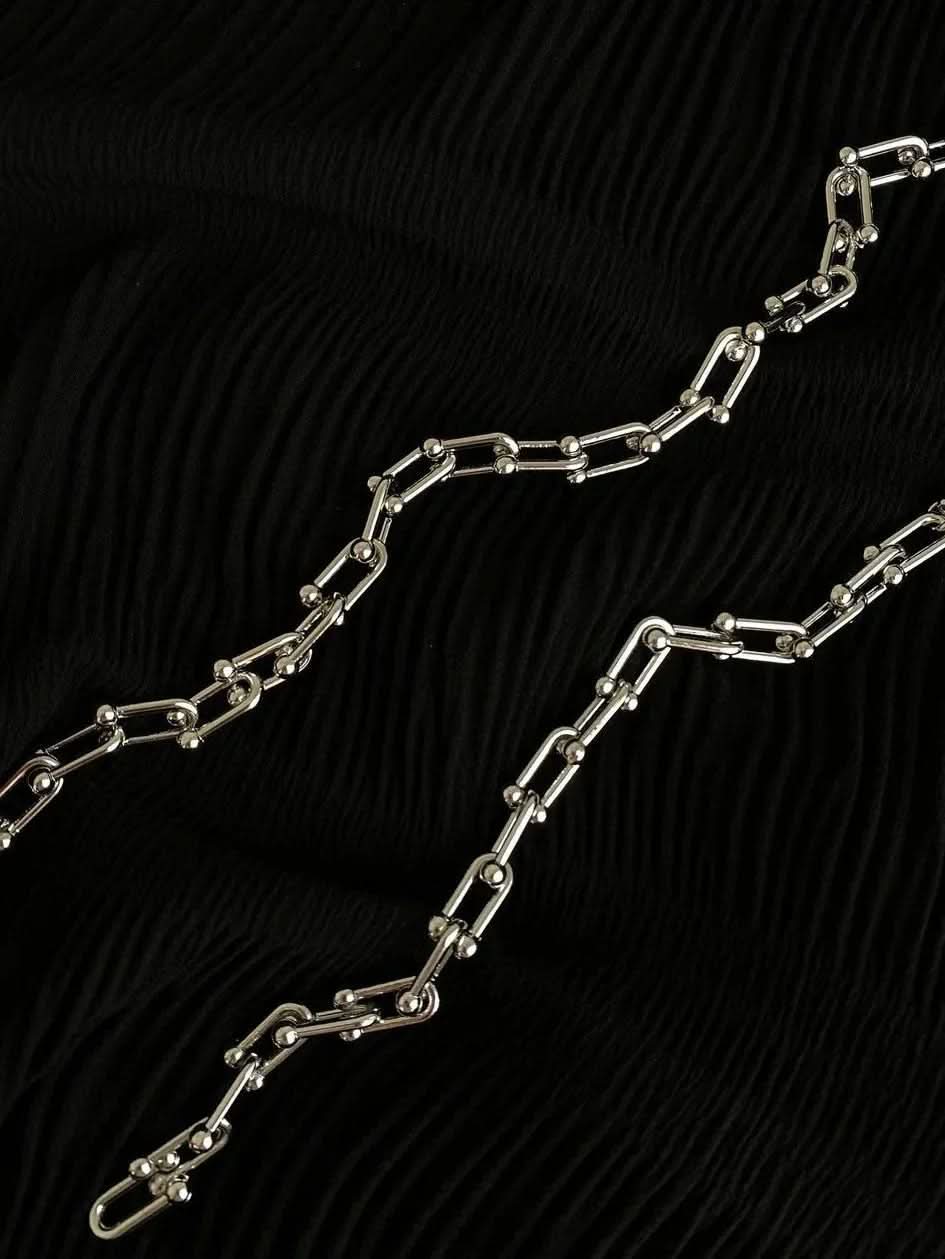 U - Shape Horse Shoe Chain - AYUNA