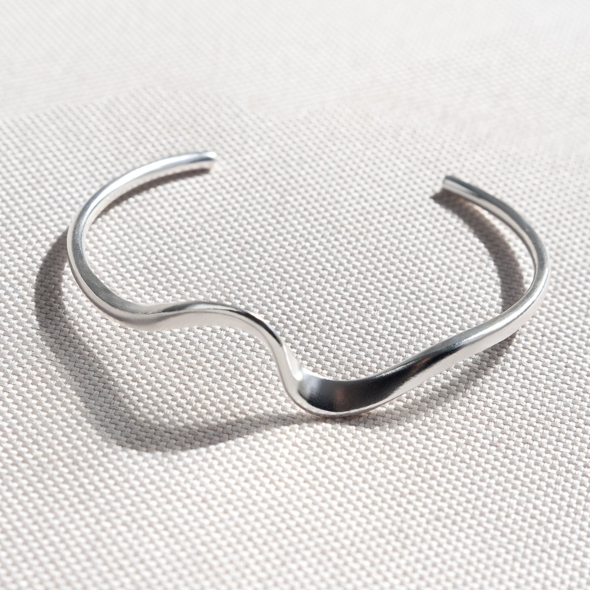 Wave Bangle - AYUNA